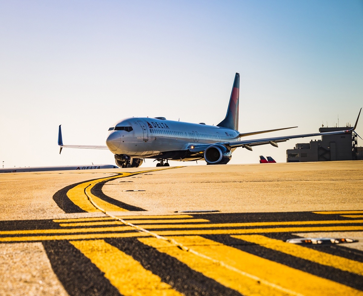 Runway 8R-26L Pavement Replacement